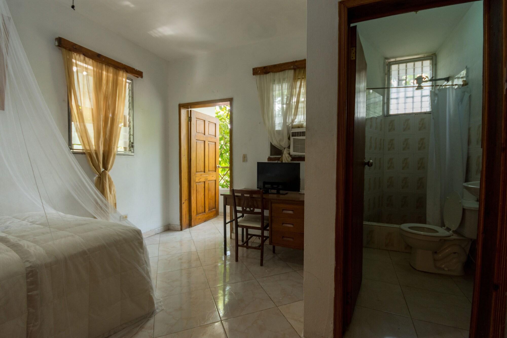 Pacot Breeze Hotel Musseau Екстериор снимка
